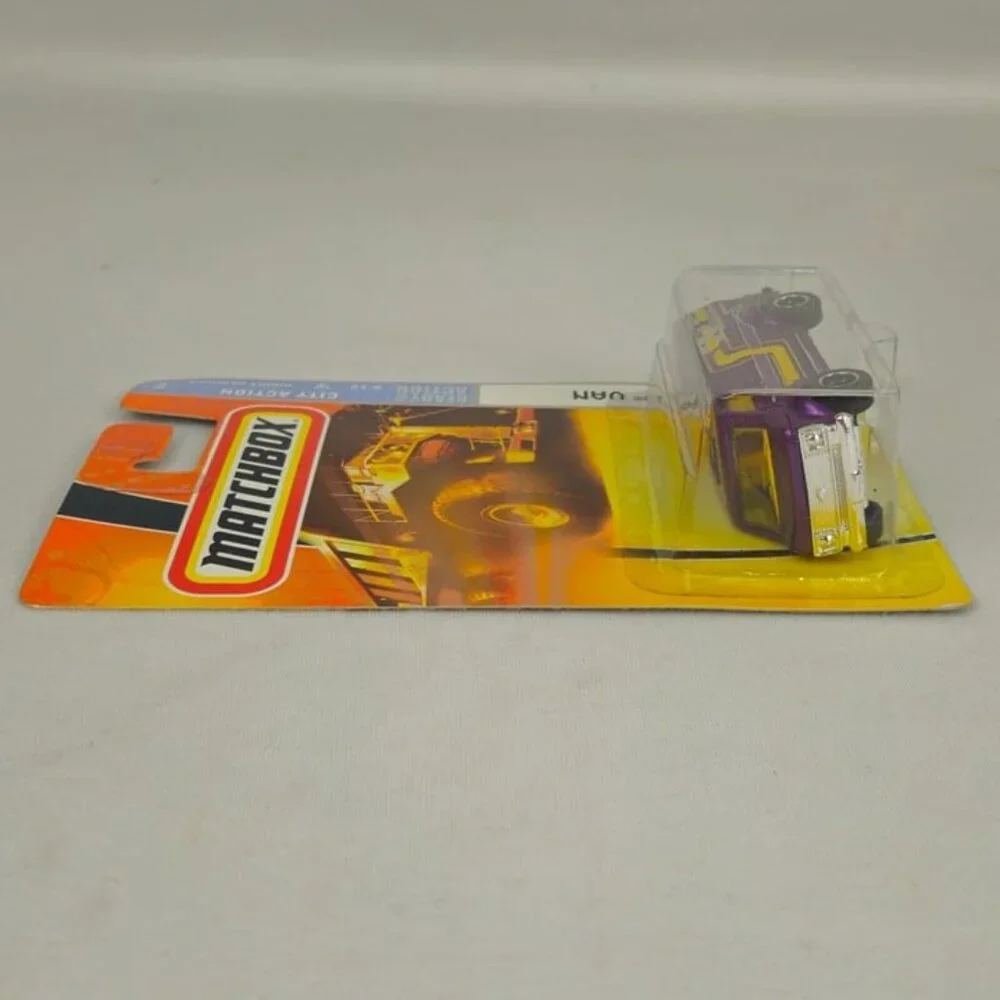 Matchbox 1975 Chevy Van #49 Purple‎ MINT NIB (K246)